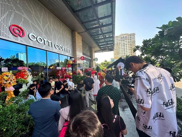 Thương hiệu cửa hàng cà phê lớn thứ 4 thế giới đã đến Việt Nam, có ông chủ sáng lập chuỗi cà phê từng vượt mặt cả Starbucks