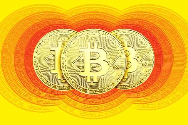 Bitcoin tăng vọt hơn 62.000 USD sau khi công bố báo cáo việc làm