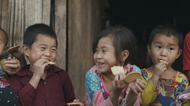 C&oacute; một điều c&aacute;c em b&eacute; v&ugrave;ng cao lu&ocirc;n &ldquo;gi&agrave;u c&oacute;&rdquo; đ&oacute; l&agrave; niềm vui v&agrave; nụ cười tr&ecirc;n gương mặt th&aacute;nh thiện của mỗi em&hellip; &nbsp;