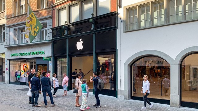 Apple bị hai mẹ con người Trung Quốc lừa, phải bảo h&#224;nh hơn 1000 chiếc iPhone giả - Ảnh 1