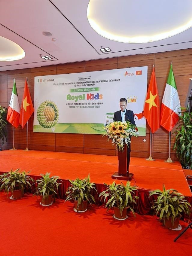 CEO Đàm Ngọc Hiếu trong buổi Lễ ký kết ra mắt dược phẩm dành cho trẻ em 