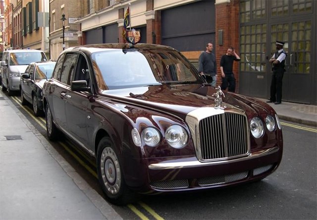  Bentley State Limousine dành cho Nữ hoàng Anh Elizabeth II
