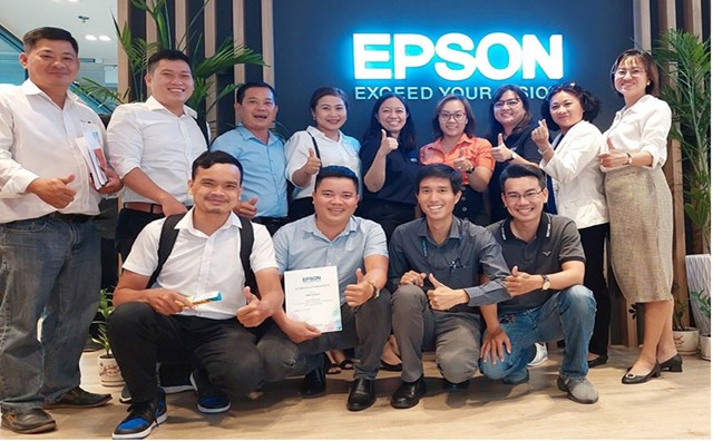 Nhân viên Logico tự hào được chứng nhận đào tạo chuyên sâu về máy chiếu Epson
