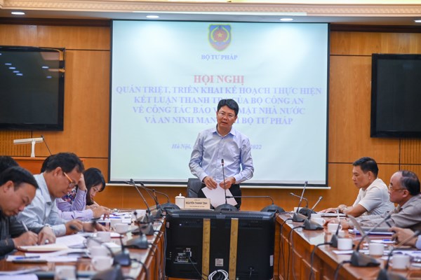 Thứ trưởng Nguyễn Thanh Tịnh chủ tr&igrave; hội nghị.