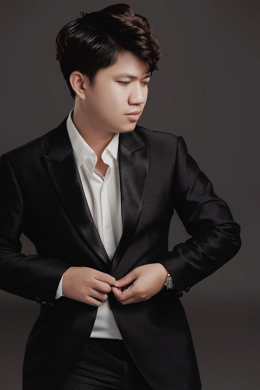 Ch&acirc;n dung CEO Đặng Thiện