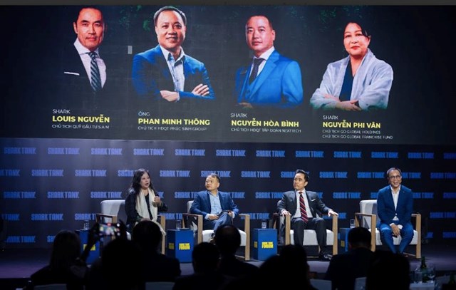 Shark Nguyễn H&ograve;a B&igrave;nh, Shark Nguyễn Phi V&acirc;n, Shark Louis Nguyễn v&agrave; &Ocirc;ng Phan Minh Th&ocirc;ng c&ugrave;ng tham gia tọa đ&agrave;m tại&nbsp;Shark Tank Forum 2025.