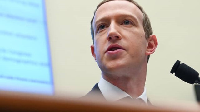Chủ tịch ki&ecirc;m CEO Facebook Mark Zuckerberg tại phi&ecirc;n điều trần của Ủy ban dịch vụ t&agrave;i ch&iacute;nh Hạ viện ở Washington, ng&agrave;y 23/10/2019. Ảnh: CNBC