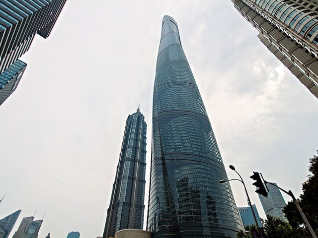 Cao 632m với 137 tầng, th&aacute;p Thượng Hải l&agrave; t&ograve;a th&aacute;p cao thứ hai thế giới, chỉ sau th&aacute;p Burj Khalifa ở Dubai.