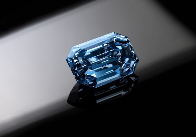 Vi&ecirc;n kim cương xanh lớn nhất thế giới c&oacute; t&ecirc;n gọi The De Beers Cullinan Blue.