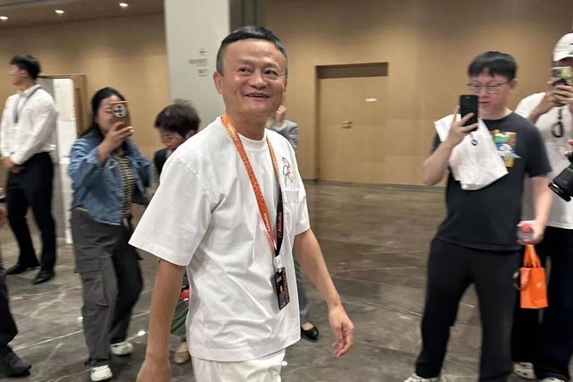Jack Ma bất ngờ &#39;t&#225;i xuất&#39;, thăm trụ sở Alibaba ở H&#224;ng Ch&#226;u - Ảnh 1