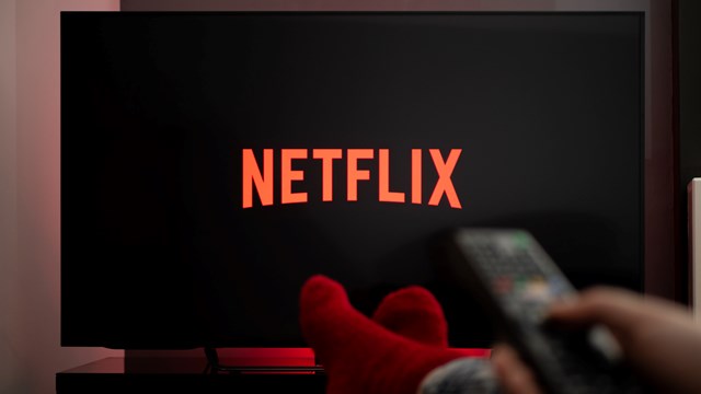 Netflix tiếp tục siết chặt quy định chia sẻ t&#224;i khoản với người lạ - Ảnh 2
