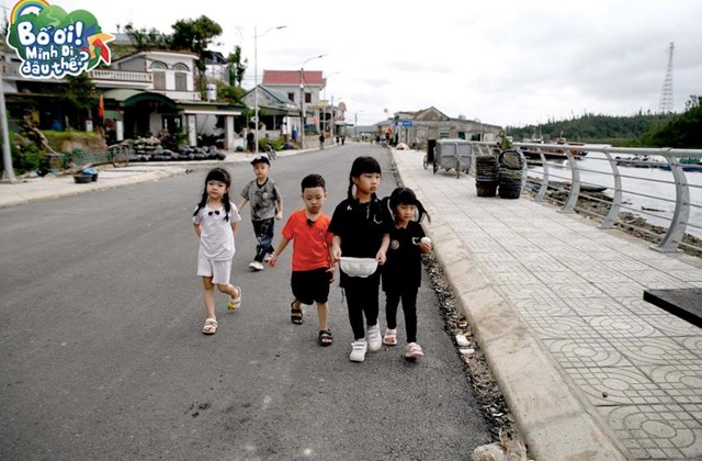 C&aacute;c con đem rau đi đổi lấy hải sản.