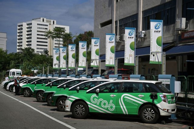 Grab đang vận h&agrave;nh đội ngũ dịch vụ đặt xe lớn nhất Indonesia với khoảng 8.500 xe điện, v&agrave; con số n&agrave;y dự kiến tăng l&ecirc;n 26.000 xe v&agrave;o năm 2025.