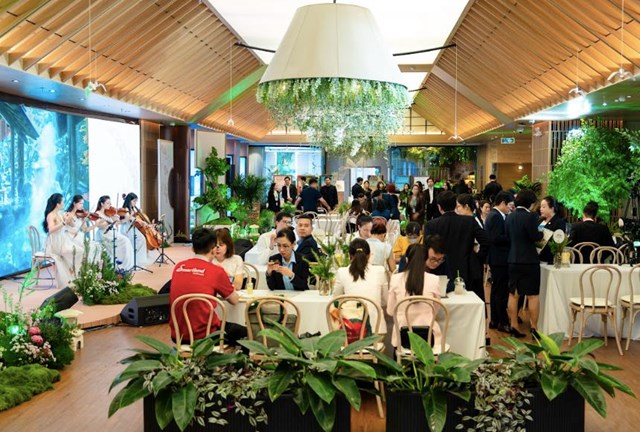 Đ&ocirc;ng đảo kh&aacute;ch h&agrave;ng tham dự sự kiện ra mắt Essensia Sky and Parkway Saigon WorldHotels Residences&nbsp;