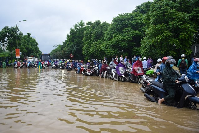 T&igrave;nh trạng ngập lụt hiện đang xảy ra tr&ecirc;n nhiều khu vực &nbsp;