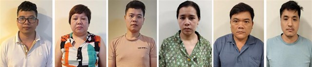 C&aacute;c bị can (từ tr&aacute;i qua phải):&nbsp;Trần Anh Sơn, Nguyễn Thị V&acirc;n (cửa h&agrave;ng v&agrave;ng Kim Linh), L&ecirc; Minh Tu&acirc;n, Nguyễn Thị Thủy, Nguyễn Hữu B&igrave;nh, Đ&agrave;m Anh Tuấn.