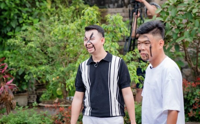 Bố ơi m&#236;nh đi đ&#226;u thế? 2025 - tập 8: Cười “vỡ bụng” cảnh Duy Hưng, Trung Ruồi, Neko L&#234; h&#224;o hứng bịt mắt bắt d&#234; nhưng lại vồ phải nhau - Ảnh 2