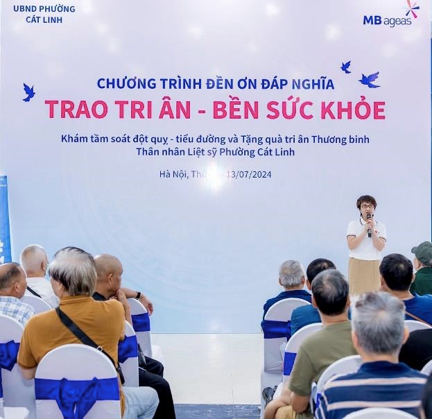 B&agrave; Trần Thị An Phương - Gi&aacute;m đốc Khối Nh&acirc;n Sự ki&ecirc;m Chủ tịch Hội Phụ Nữ MB Ageas Life ph&aacute;t biểu &nbsp;