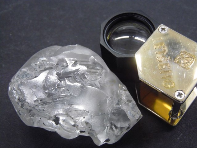 Vi&ecirc;n kim cương 442 carat được ước t&iacute;nh khoảng 18 triệu USD