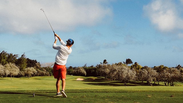 Chơi golf l&agrave; một trong những biện ph&aacute;p gi&uacute;p giảm stress hiệu quả