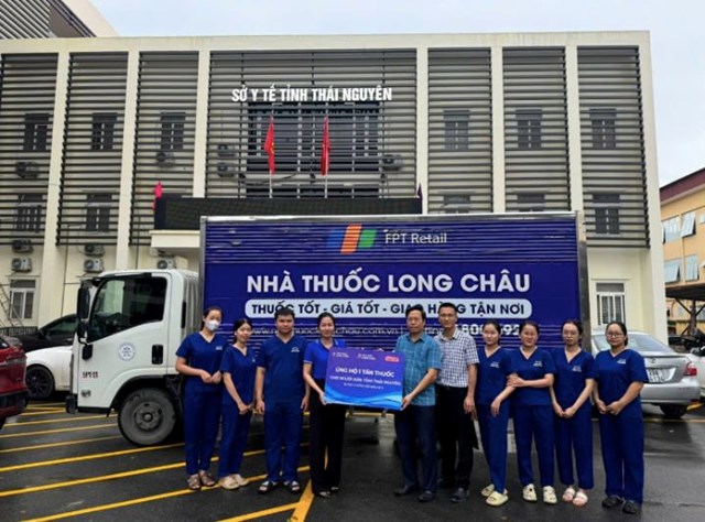 Hệ thống nh&agrave; thuốc v&agrave; ti&ecirc;m chủng FPT Long Ch&acirc;u đ&atilde; ủng hộ 1 tấn thuốc cho người d&acirc;n tỉnh Th&aacute;i Nguy&ecirc;n. &nbsp;