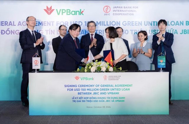 Đại diện VPBank v&agrave; JBIC k&yacute; kết hợp đồng t&iacute;n dụng xanh trong s&aacute;ng 9/10/2024 tại H&agrave; Nội &nbsp;