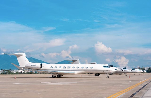 5 chuy&ecirc;n cơ Gulfstream đỗ tại s&acirc;n bay Đ&agrave; Nẵng h&ocirc;m 17/10. Ảnh: Minh Khoa &nbsp;