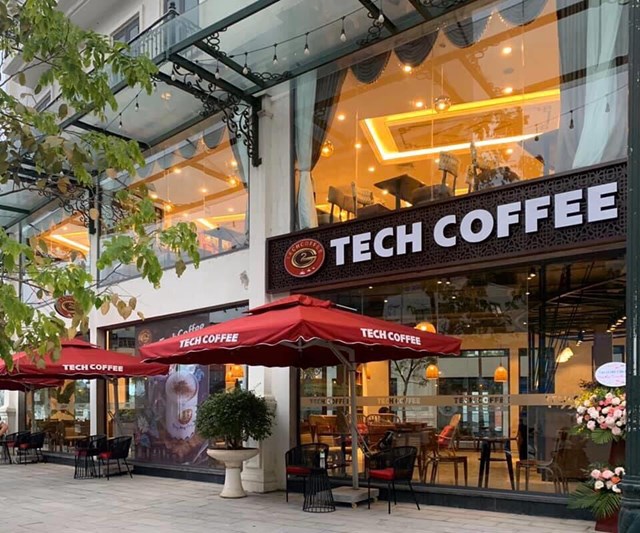 Qu&aacute;n Tech Coffee lu&ocirc;n đem đến cho kh&aacute;ch h&agrave;ng cảm gi&aacute;c gần gũi.