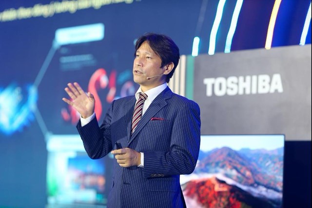 &Ocirc;ng Tatsuhiro Nishioka c&ocirc;ng bố những sản phẩm ra mắt TV Toshiba tại thị trường Việt Nam trước thềm FIFA World Cup Qatar 2022 &nbsp;