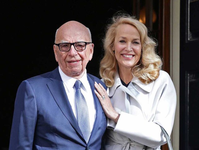Rupert Murdoch b&ecirc;n người vợ thứ 4 Jerry Hall.