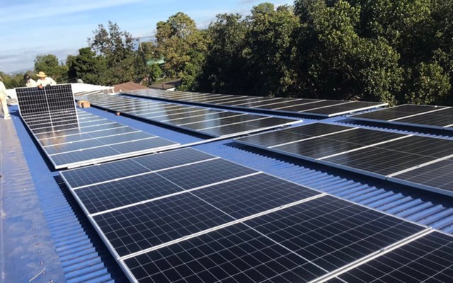 Điện mặt trời lắp trên mái nhà rất được các nhà đầu tư, doanh nghiệp và nhiều người dân quan tâm.