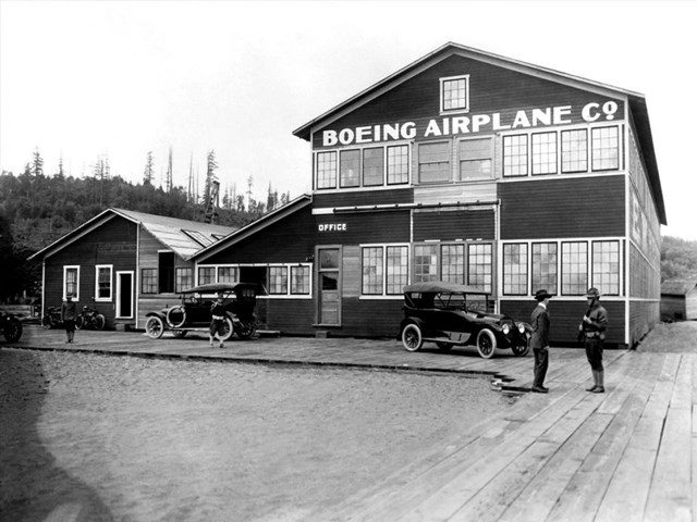 Công xưởng đầu tiên của Boeing bên hồ Lake Union.