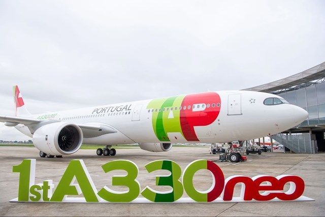 H&atilde;ng TAP trong lễ nhận m&aacute;y bay A330neo đầu ti&ecirc;n tr&ecirc;n thế giới. Ảnh:&nbsp;Airbus.