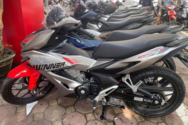 Honda Winner X rớt gi&aacute; kh&ocirc;ng phanh.