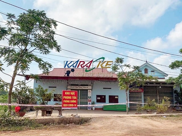Qu&aacute;n Karaoke Cafe Phố tại Bắc Giang vi phạm quy định về an to&agrave;n ở nơi đ&ocirc;ng người. Ảnh B&aacute;o Bắc Giang