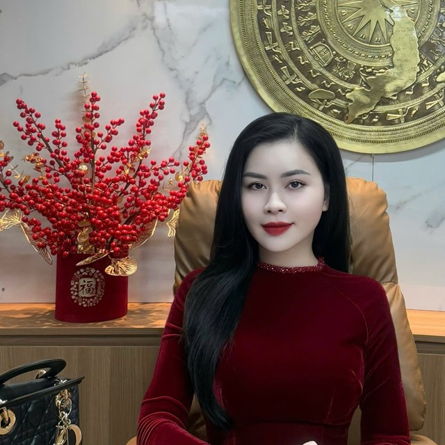 CEO Ho&#224;ng Trang - Chủ tịch Tập đo&#224;n HT Group: Kh&#225;t vọng n&#226;ng tầm Mỹ phẩm Việt - Ảnh 1