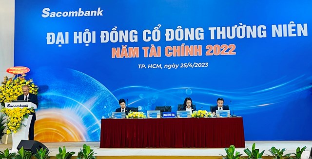 Chủ tịch Dương C&ocirc;ng Minh ph&aacute;t biểu tại ĐHCĐ Sacombank năm 2022.