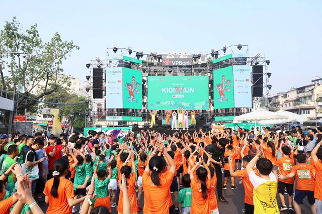 Vui hết m&#236;nh với đường đua Mastercard Kids Run 2024 - Ảnh 1