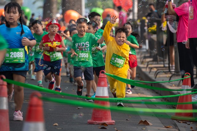 Vui hết m&#236;nh với đường đua Mastercard Kids Run 2024 - Ảnh 10