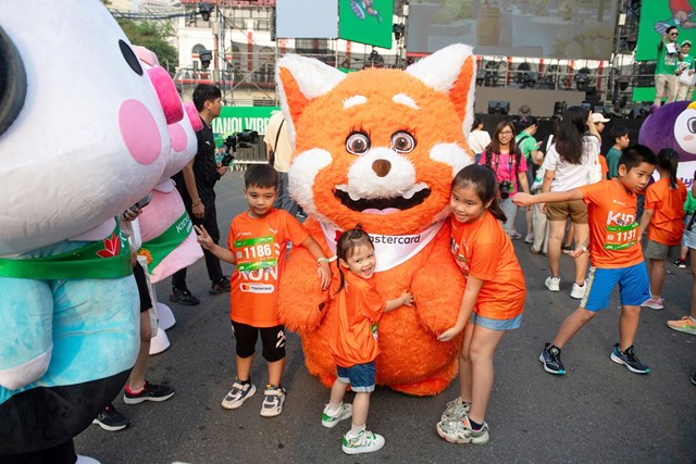 Vui hết m&#236;nh với đường đua Mastercard Kids Run 2024 - Ảnh 2