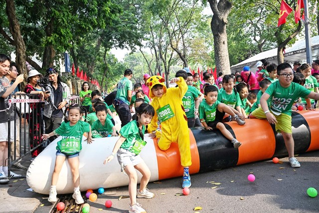 Vui hết m&#236;nh với đường đua Mastercard Kids Run 2024 - Ảnh 7