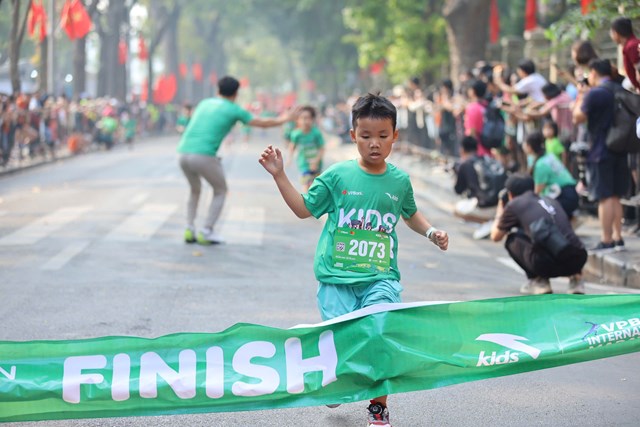 Vui hết m&#236;nh với đường đua Mastercard Kids Run 2024 - Ảnh 8