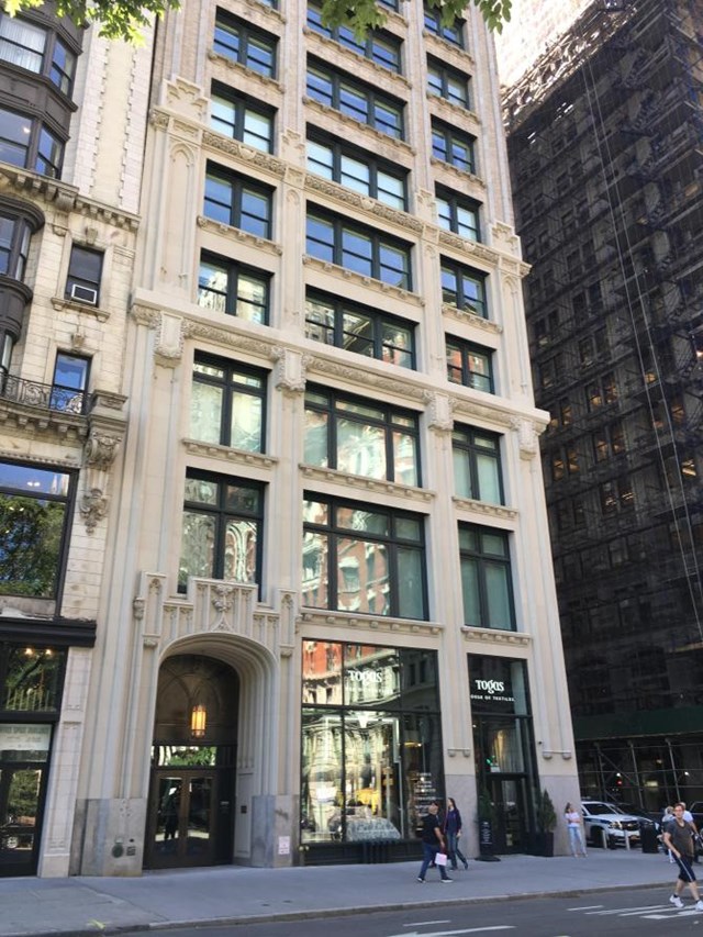 Bezos đ&atilde; chi &iacute;t nhất 96 triệu USD để mua 4 tầng liền kề trong t&ograve;a nh&agrave; ở Manhattan
