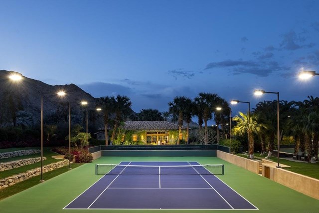 S&acirc;n tennis trong khu&ocirc;n vi&ecirc;n khu nghỉ dưỡng Sensei Porcupine Creek. Ảnh: TANV.&nbsp;