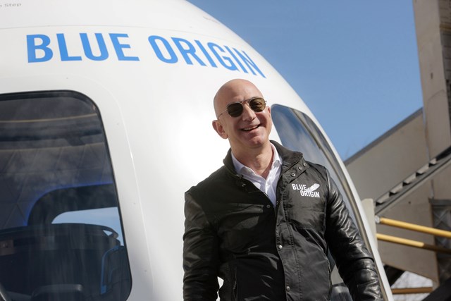 Tỷ ph&uacute; Jeff Bezos sắp bay l&ecirc;n vũ trụ