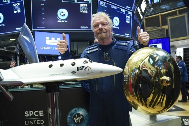 Sau khi&nbsp;Richard Branson bay ra vũ trụ th&agrave;nh c&ocirc;ng,&nbsp;Virgin Galactic sẽ bắt đầu khai th&aacute;c rộng r&atilde;i dịch vụ du lịch vũ trụ.
