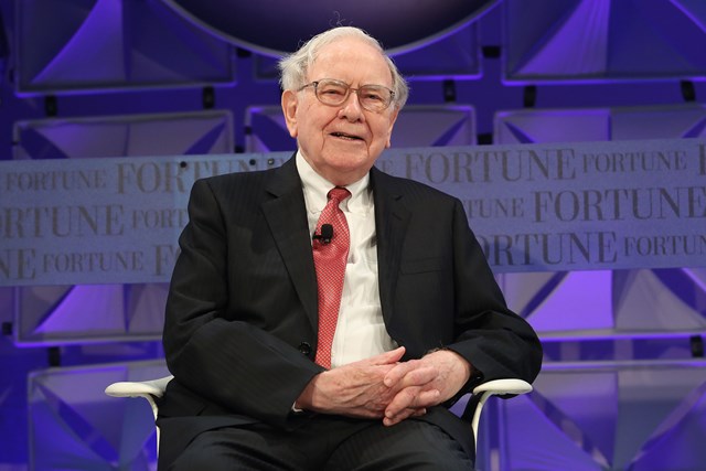 Warren Buffett vẫn đang giữ chức gi&aacute;m đốc điều h&agrave;nh tập đo&agrave;n&nbsp;Berkshire Hathaway ở tuổi 91. Ảnh: Behavioral Value Investor