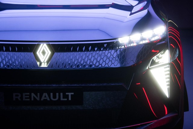 Mẫu xe hybrid Scenic Vision của Renault. Ảnh: Bloomberg.