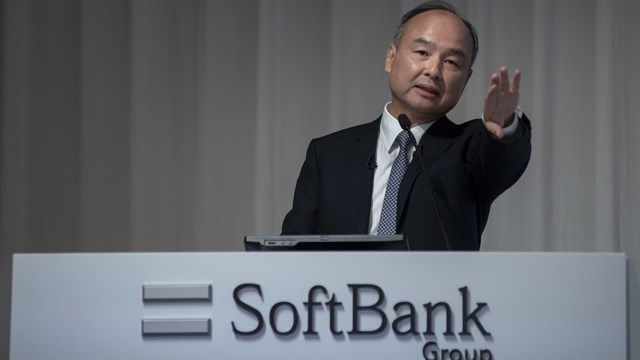 Softbank đang phải thực hiện nhiều cải c&aacute;ch về nh&acirc;n sự v&agrave; danh mục đầu tư sau thời gian thua lỗ nghi&ecirc;m trọng. Ảnh: CNBC.&nbsp;