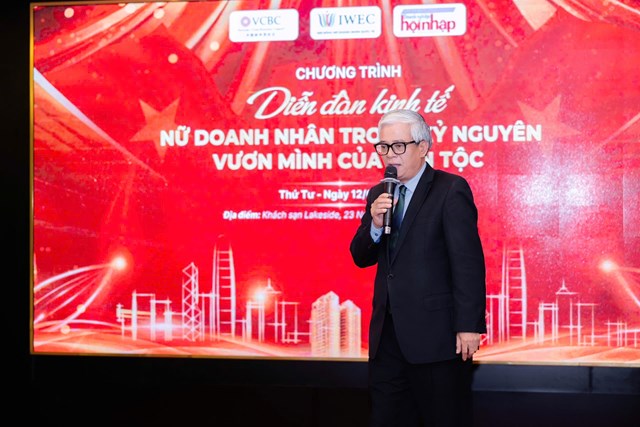 Nguy&ecirc;n Thứ trưởng Bộ Ngoại giao, Nguy&ecirc;n Đại sứ Việt Nam tại Hoa Kỳ Phạm Quang Vinh.